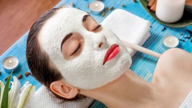 A face mask with white clay cleanses and tightens the skin