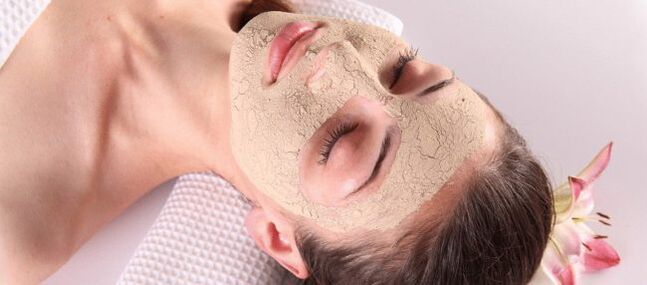 The mask with yeast tightens the skin of the face and gives it tone